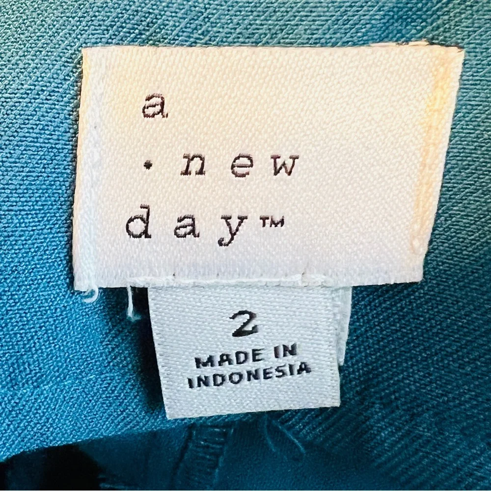 A New Day Size 2 Teal Shorts w/Front Pockets & Belt Loops & Zipper Closure